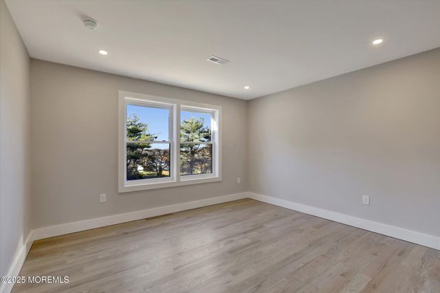 750 Holmdel Road, Holmdel, NJ 07733