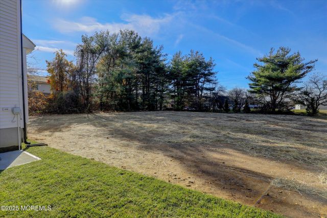 750 Holmdel Road, Holmdel, NJ 07733