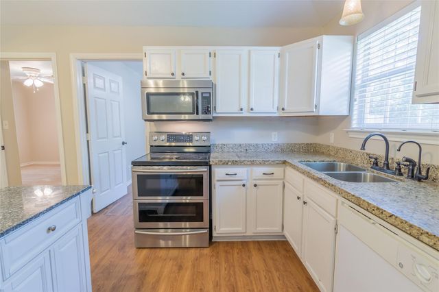10755 Royal York Drive, Conroe, TX 77303