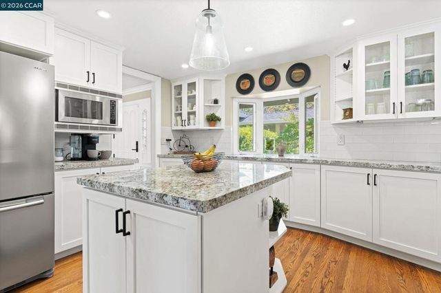 2871 Bowling Green Dr, Walnut Creek, CA 94598