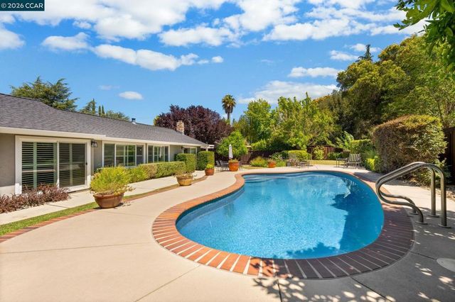 2871 Bowling Green Dr, Walnut Creek, CA 94598