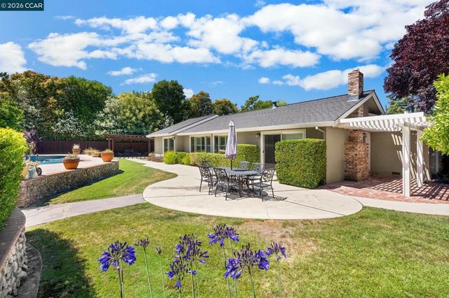 2871 Bowling Green Dr, Walnut Creek, CA 94598