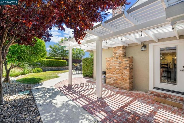 2871 Bowling Green Dr, Walnut Creek, CA 94598