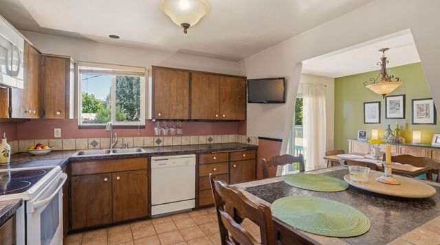 2626 S Vercler Rd, Spokane, WA 99216