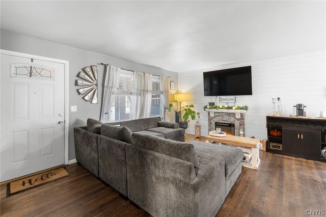 34 Bayberry Circle, Clay, NY 13090