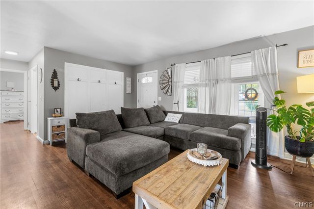 34 Bayberry Circle, Clay, NY 13090