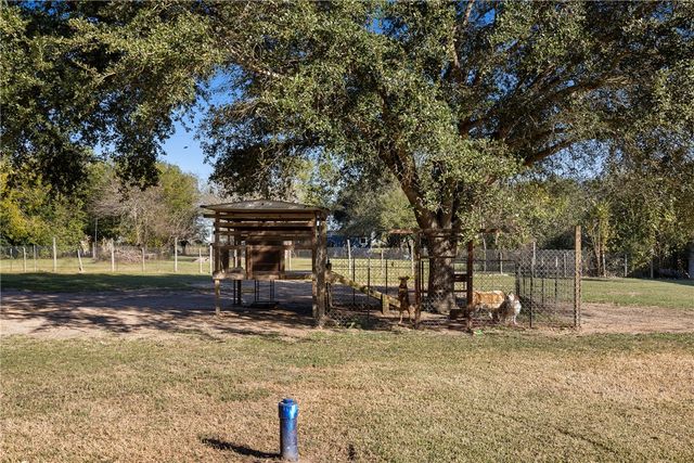 29202 Pueblo St, Waller, TX 77484