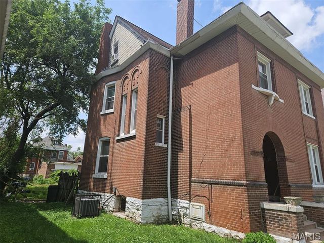 4918 Highland Avenue, St Louis, MO 63113