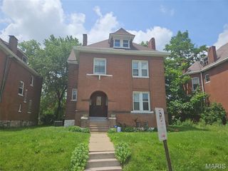 4918 Highland Avenue, St Louis, MO 63113