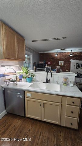 2100 Emerson Road, Kinston, NC 28504