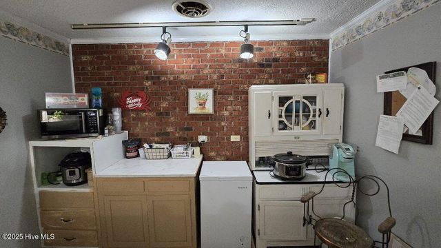 2100 Emerson Road, Kinston, NC 28504