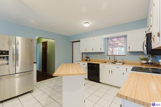 102 Larkspur Drive, Radcliff, KY 40160
