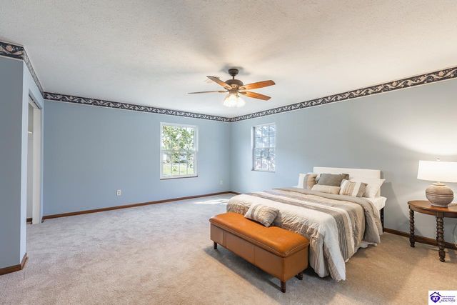 102 Larkspur Drive, Radcliff, KY 40160