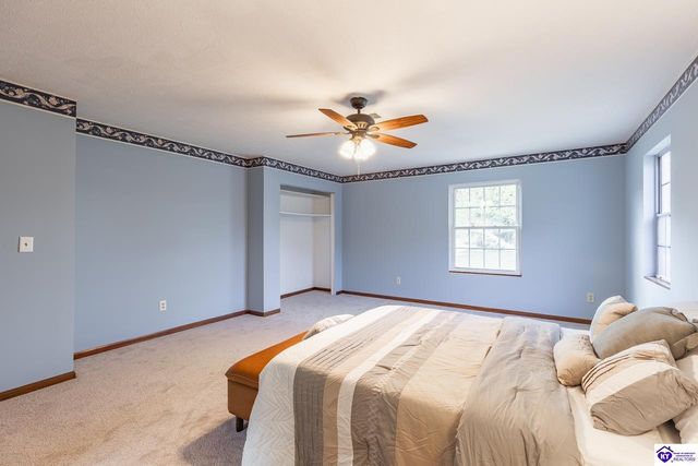 102 Larkspur Drive, Radcliff, KY 40160