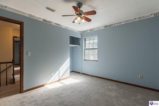 102 Larkspur Drive, Radcliff, KY 40160