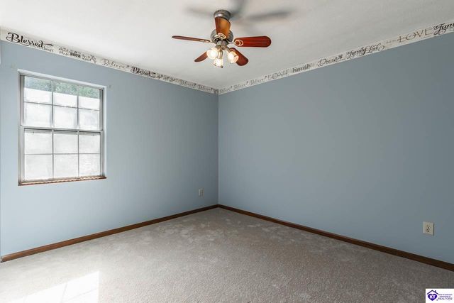 102 Larkspur Drive, Radcliff, KY 40160