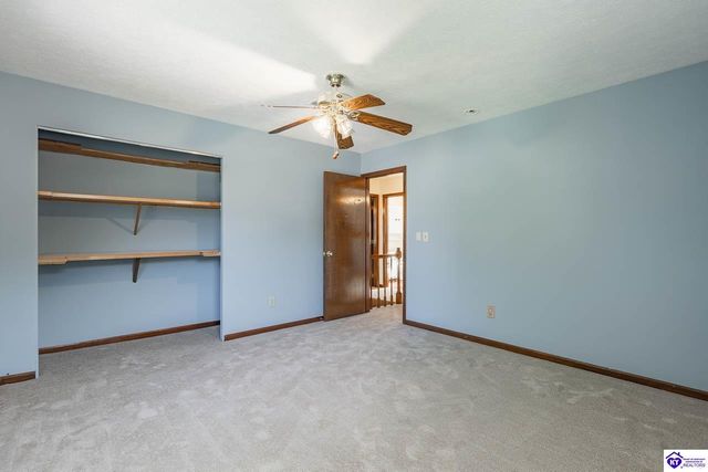 102 Larkspur Drive, Radcliff, KY 40160