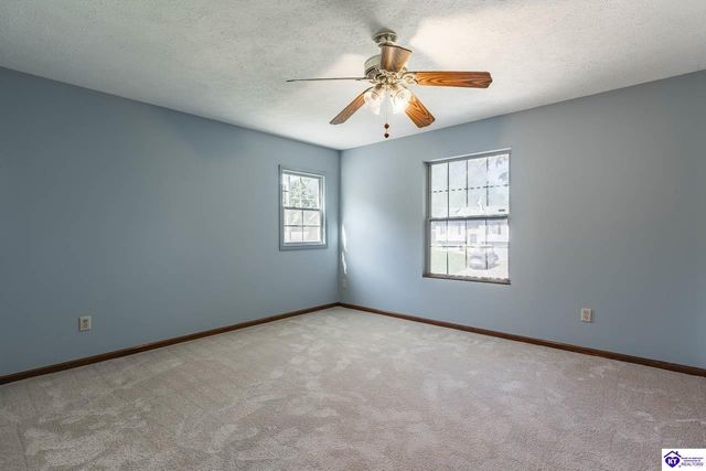 102 Larkspur Drive, Radcliff, KY 40160