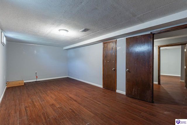 102 Larkspur Drive, Radcliff, KY 40160