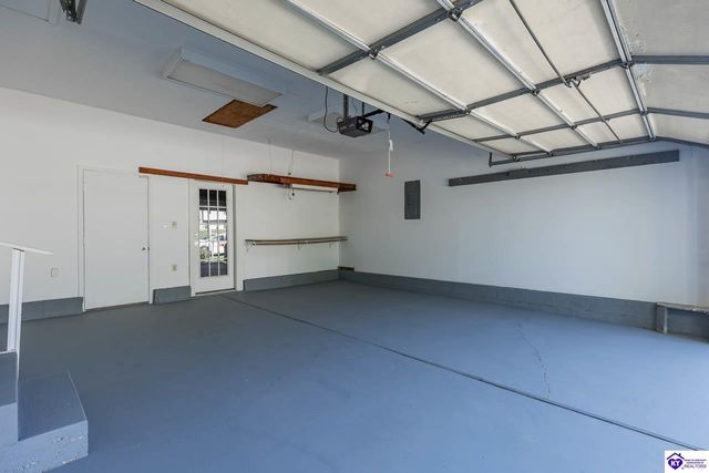 102 Larkspur Drive, Radcliff, KY 40160