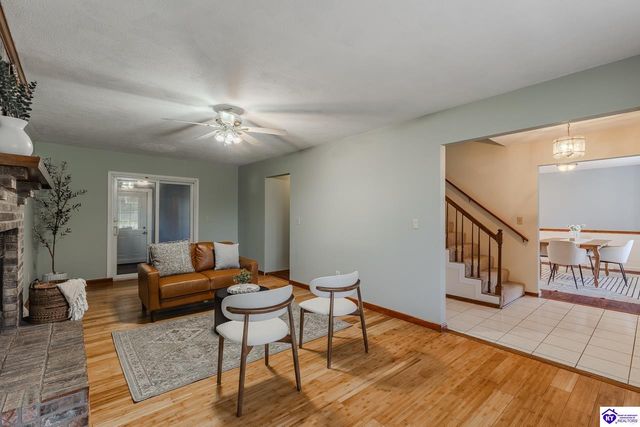 102 Larkspur Drive, Radcliff, KY 40160