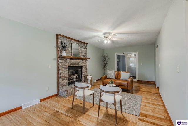 102 Larkspur Drive, Radcliff, KY 40160