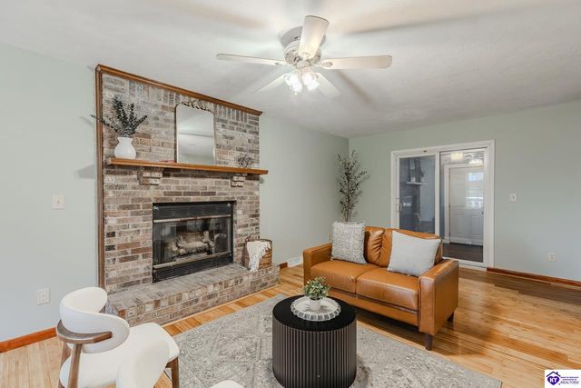 102 Larkspur Drive, Radcliff, KY 40160