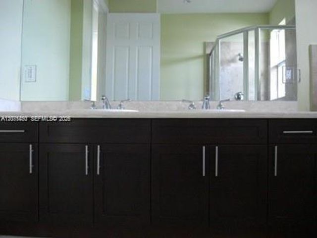 1225 NE 11th Avenue, Fort Lauderdale, FL 33304