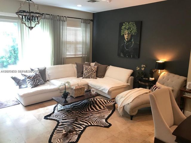 1225 NE 11th Avenue, Fort Lauderdale, FL 33304