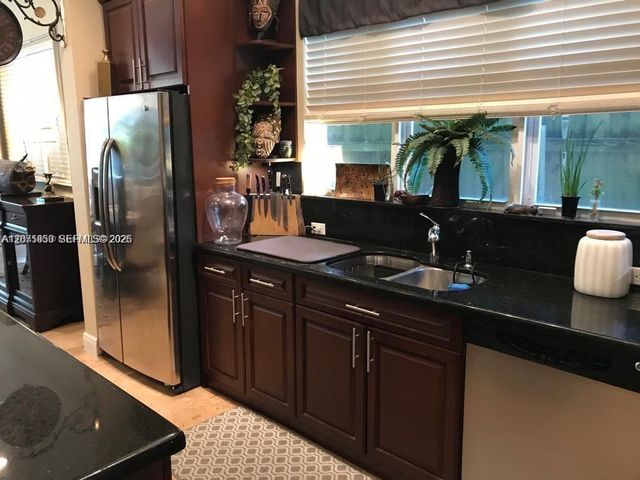 1225 NE 11th Avenue, Fort Lauderdale, FL 33304
