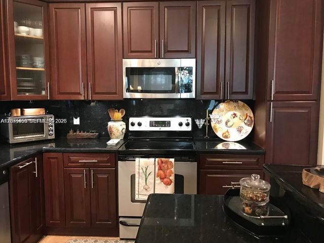 1225 NE 11th Avenue, Fort Lauderdale, FL 33304