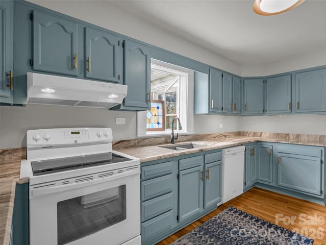 1038 Sylvan Boulevard, Hendersonville, NC 28791