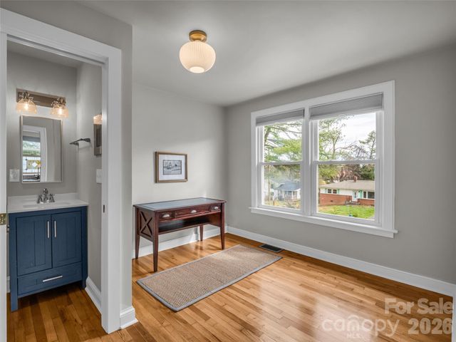 1038 Sylvan Boulevard, Hendersonville, NC 28791