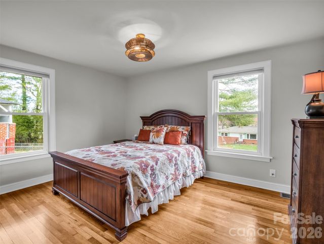 1038 Sylvan Boulevard, Hendersonville, NC 28791