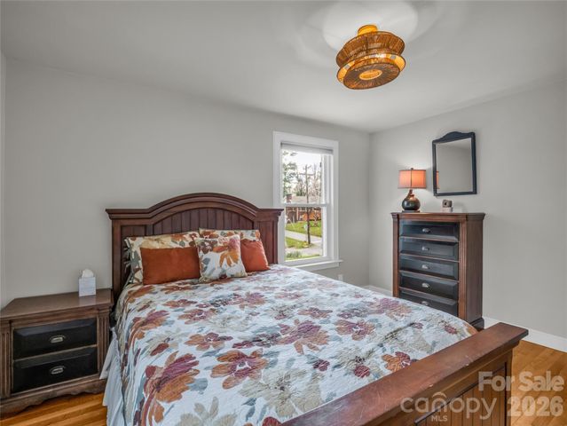 1038 Sylvan Boulevard, Hendersonville, NC 28791