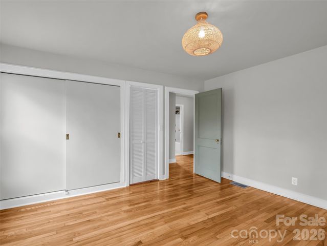 1038 Sylvan Boulevard, Hendersonville, NC 28791