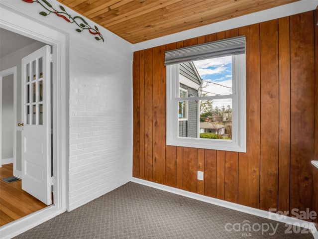 1038 Sylvan Boulevard, Hendersonville, NC 28791