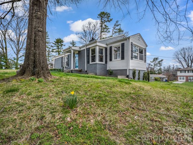 1038 Sylvan Boulevard, Hendersonville, NC 28791