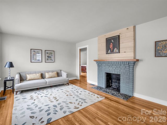 1038 Sylvan Boulevard, Hendersonville, NC 28791