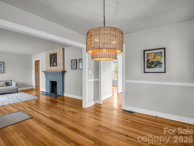 1038 Sylvan Boulevard, Hendersonville, NC 28791