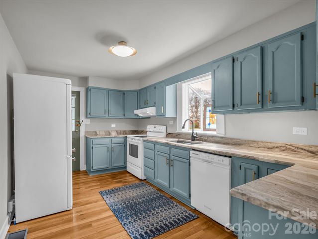 1038 Sylvan Boulevard, Hendersonville, NC 28791