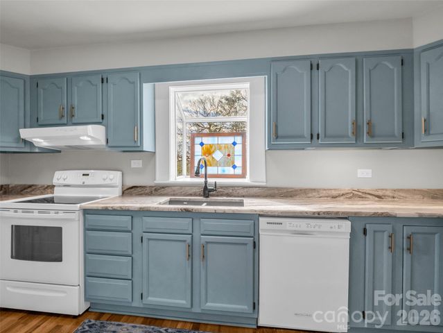 1038 Sylvan Boulevard, Hendersonville, NC 28791