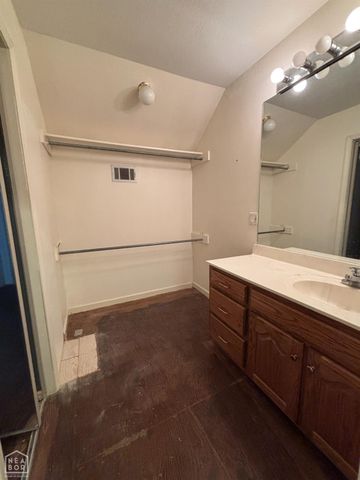 100 Charleston Drive, Walnut Ridge, AR 72476