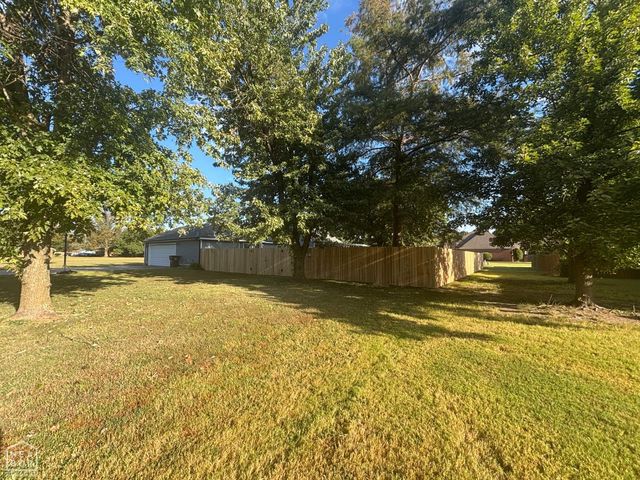 100 Charleston Drive, Walnut Ridge, AR 72476