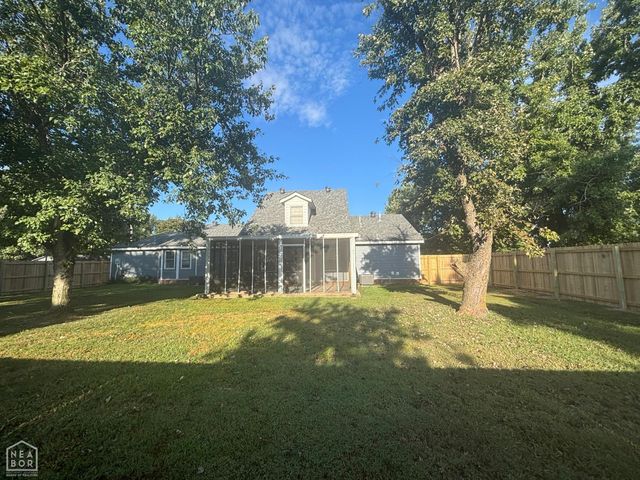 100 Charleston Drive, Walnut Ridge, AR 72476