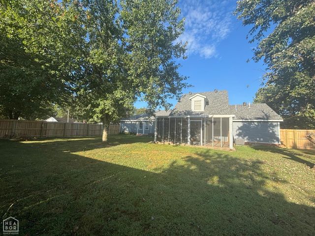 100 Charleston Drive, Walnut Ridge, AR 72476