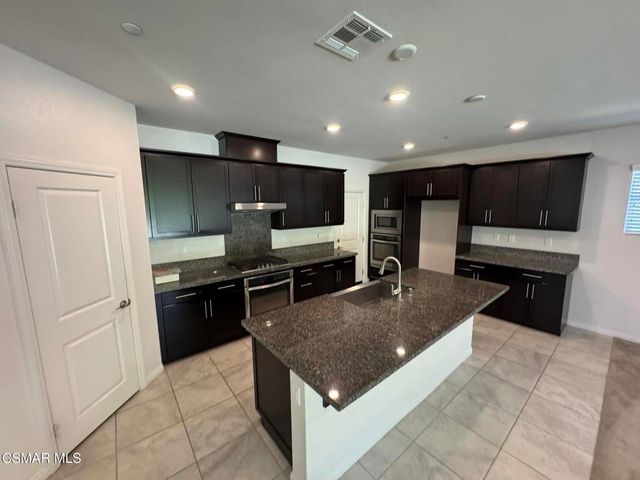 446 Almond Lane, Simi Valley, CA 93065