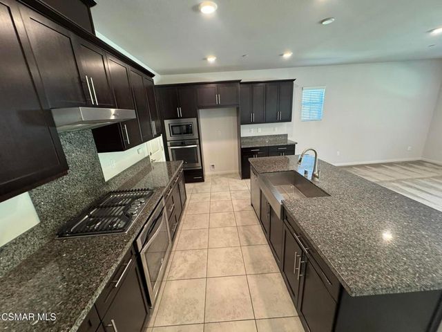 446 Almond Lane, Simi Valley, CA 93065