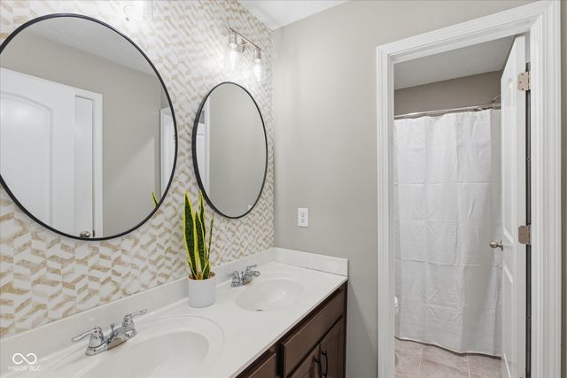 10628 Kensington Lane, Fortville, IN 46040