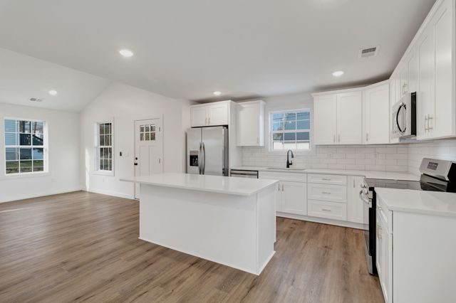 138 Greentop St, Hartsville, TN 37074